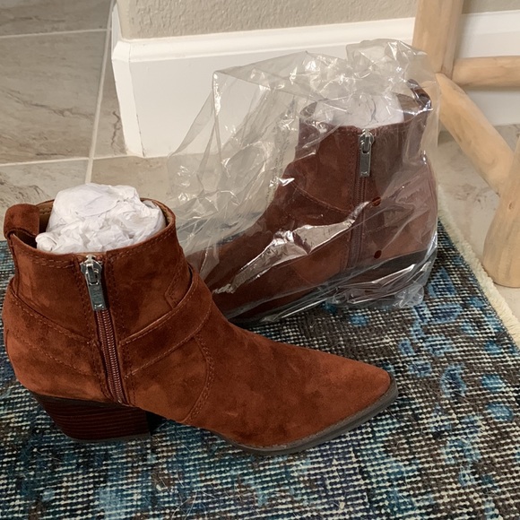 NWOT Marc Fisher Genuine Suede bootie size 6 - Picture 2 of 7